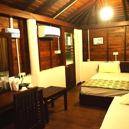 Rock Fort Beach Resort Unawatuna Ngoại thất bức ảnh