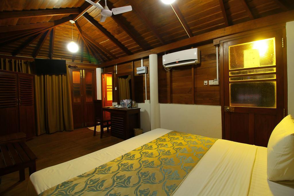 Rock Fort Beach Resort Unawatuna Ngoại thất bức ảnh